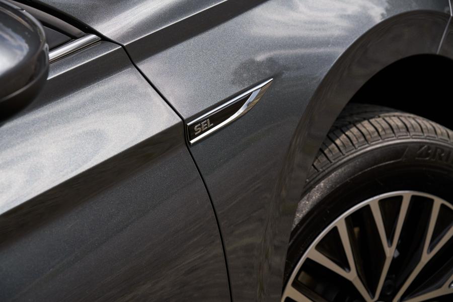 Детали экстерьера Volkswagen Jetta SEL 2018 года  (NA) (фото 5 из 16)